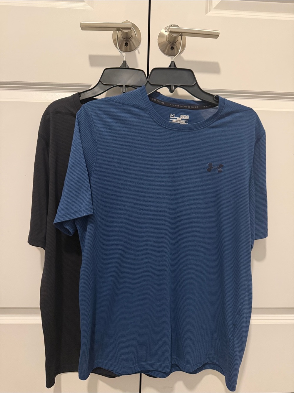 Under Armour Men’s Blue and Black short-Sleeve Performance Tee